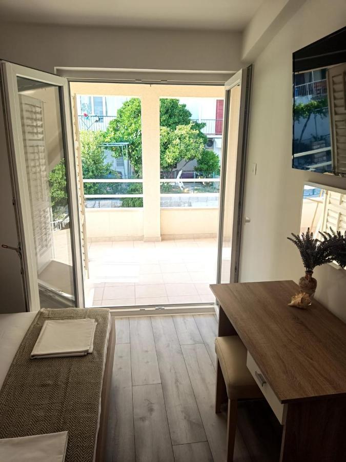 Apartman Lux Макарска Екстериор снимка