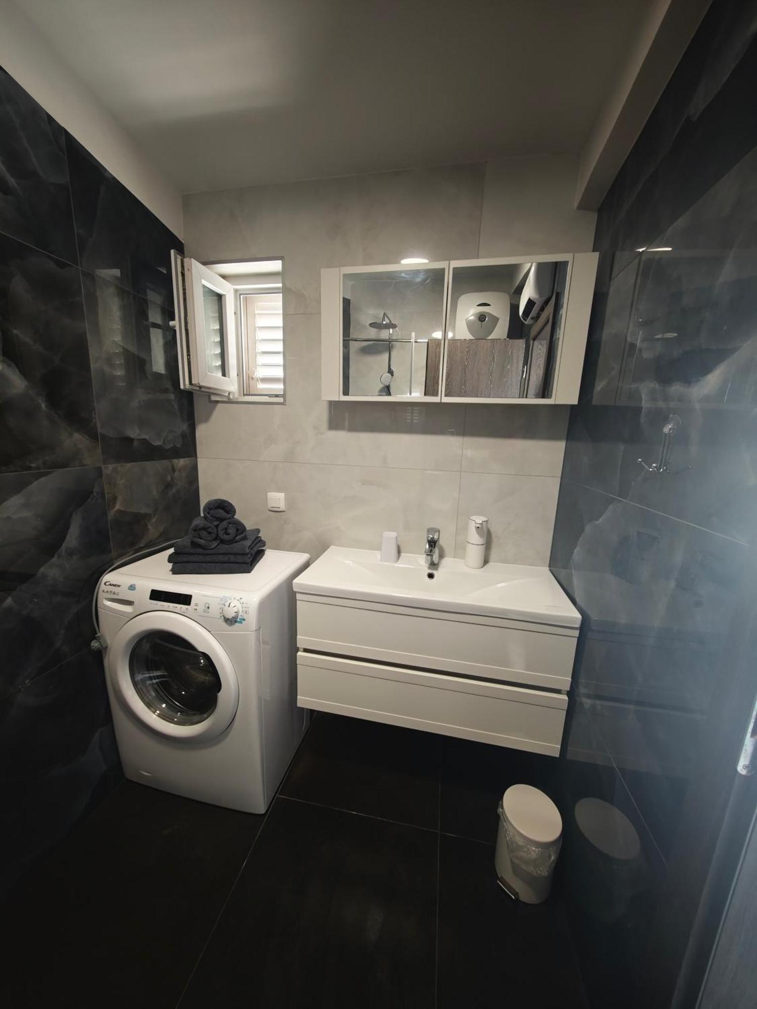 Apartman Lux Макарска Екстериор снимка